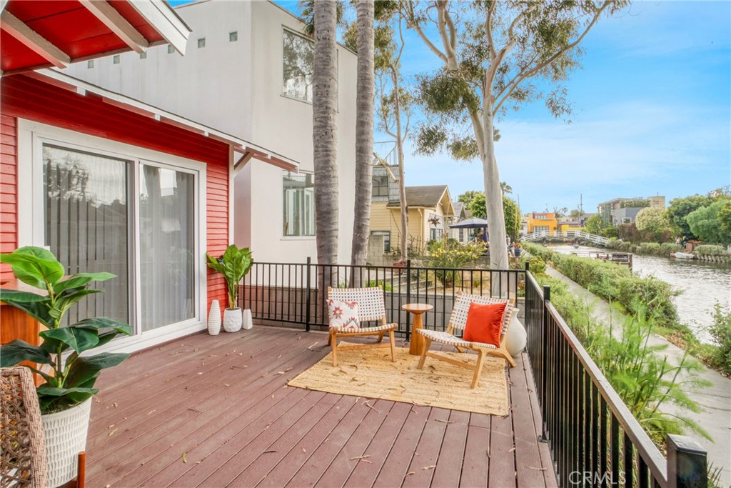 A property available for sale at 232 Howland Canal, Venice, CA 90291.