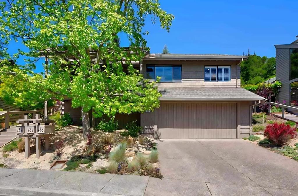 A property available for sale at 404 Ridge Gate, Orinda, CA 94563.