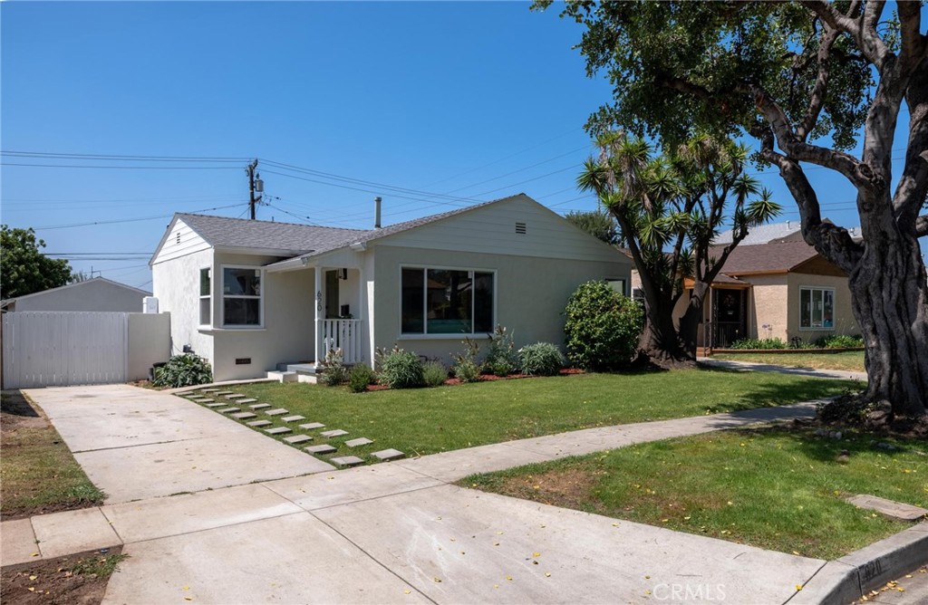 A property available for sale at 620 W Ellis Avenue, Inglewood, CA 90302.