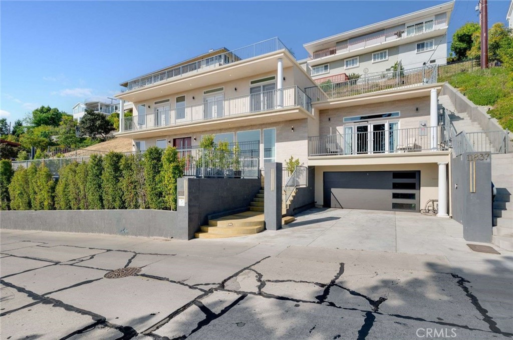 A property available for sale at 11837 Rideout Way, Whittier, CA 90601.