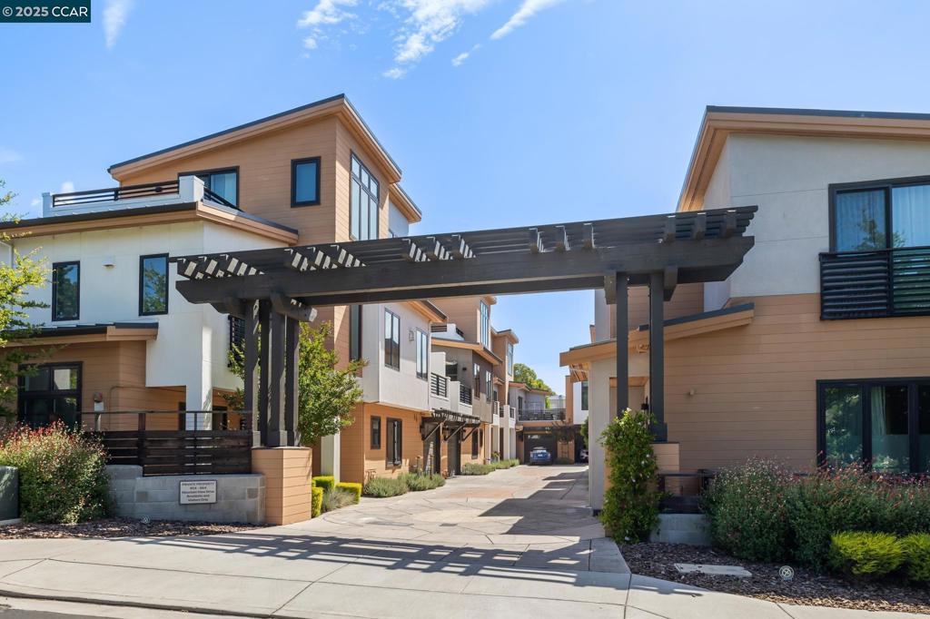 A property available for sale at 962 Mountain View Dr, Lafayette, CA 94549.