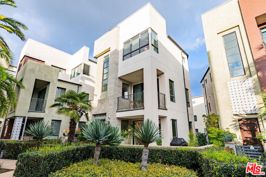 A property available for sale at 5929 Coral Place, Playa Vista, CA 90094.