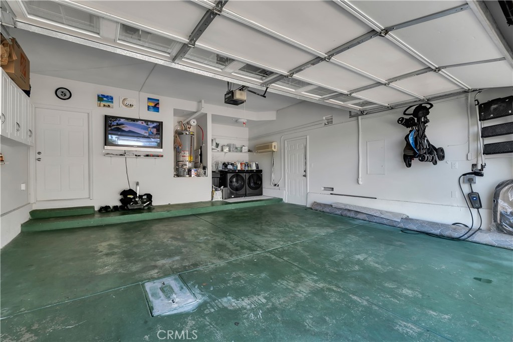 A property available for sale at 13909 Mountain View Place, Sylmar, CA 91342.