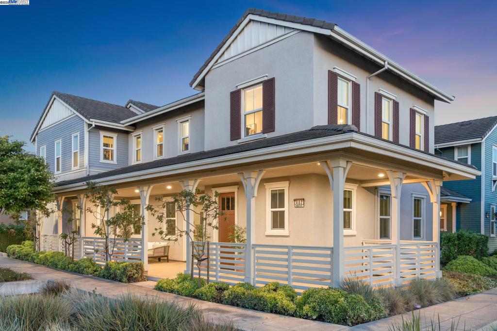 A property available for sale at 402 Mosley Ave, Alameda, CA 94501.