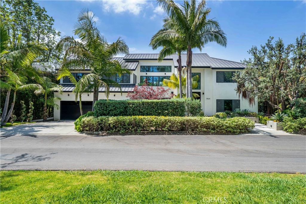 A property available for sale at 13524 D'Este Drive, Pacific Palisades, CA 90272.