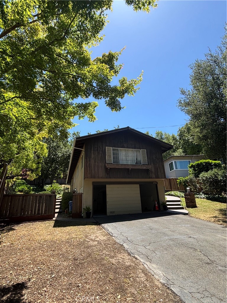 A property available for sale at 172 Camino Sobrante, Orinda, CA 94563.