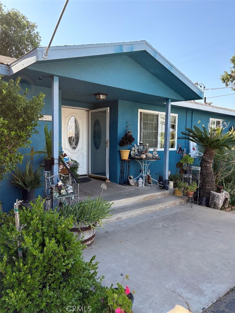A property available for sale at 13019 Avenue 392, Cutler, CA 93615.