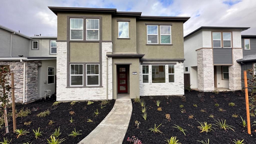 A property available for sale at 2817 Earthened Walk, Sacramento, CA 95833.