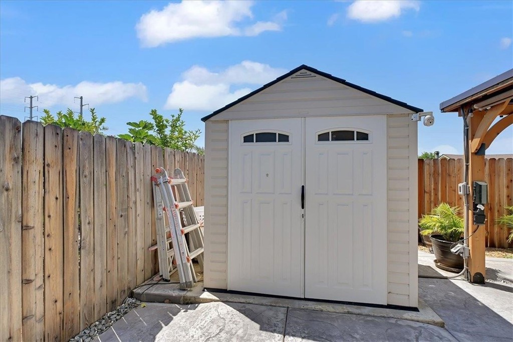 A property available for sale at 1986 14th Street, Olivehurst, CA 95961.