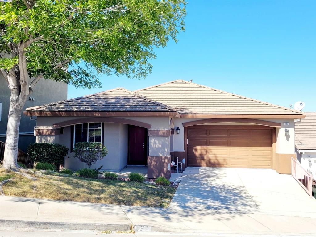 A property available for sale at 127 Delta Vista Ln, Pittsburg, CA 94565.