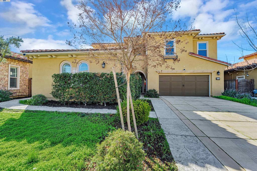 A property available for sale at 3602 Levanto Way, Manteca, CA 95337.