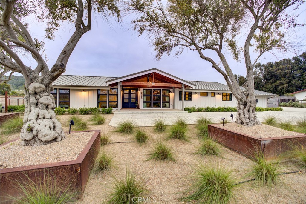 A property available for sale at 2289 Falcon Ridge Lane, Los Osos, CA 93402.