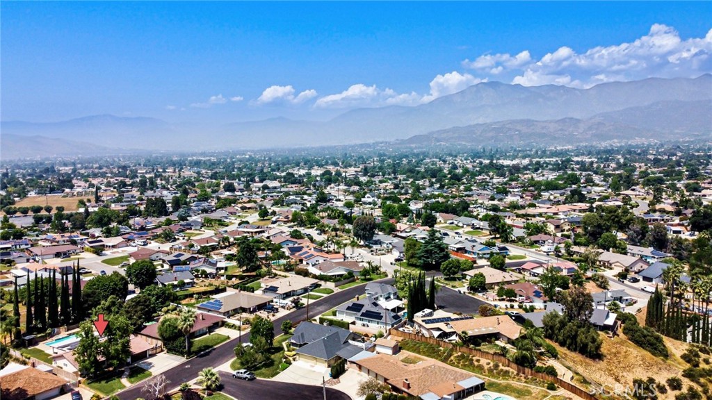 A property available for sale at 342 Canyon View Drive, Calimesa, CA 92320.