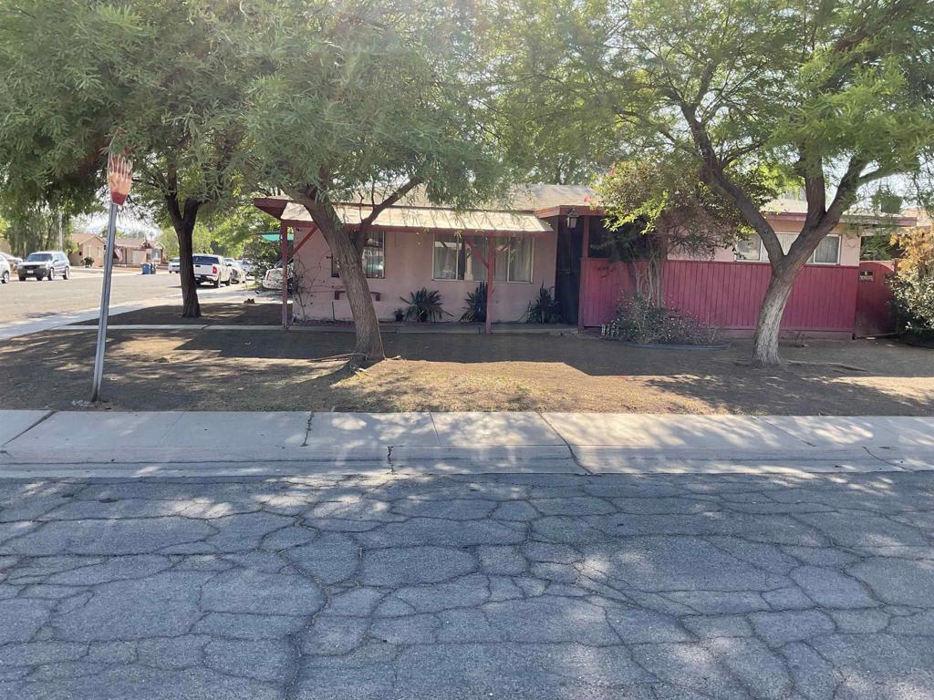 A property available for sale at 722 N Preston Drive E, Calexico, CA 92231.