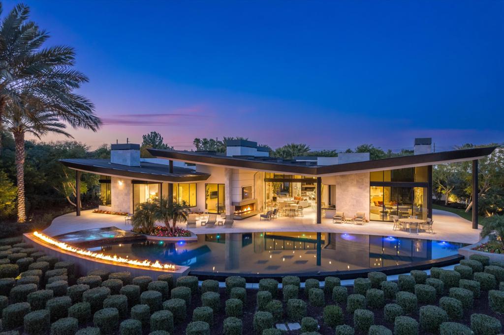 A property available for sale at 81105 Columbus Way, La Quinta, CA 92253.