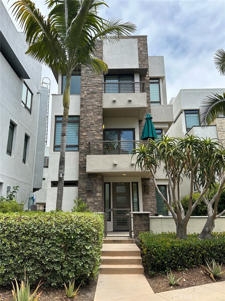 A property available for sale at 5823 Seahorse Court, Playa Vista, CA 90094.