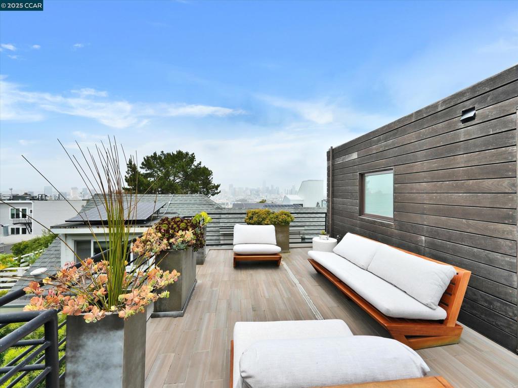 A property available for sale at 712 Wisconsin St, San Francisco, CA 94107.