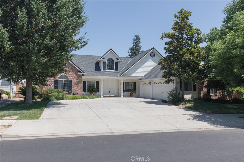 A property available for sale at 337 W Trenton Avenue, Clovis, CA 93619.