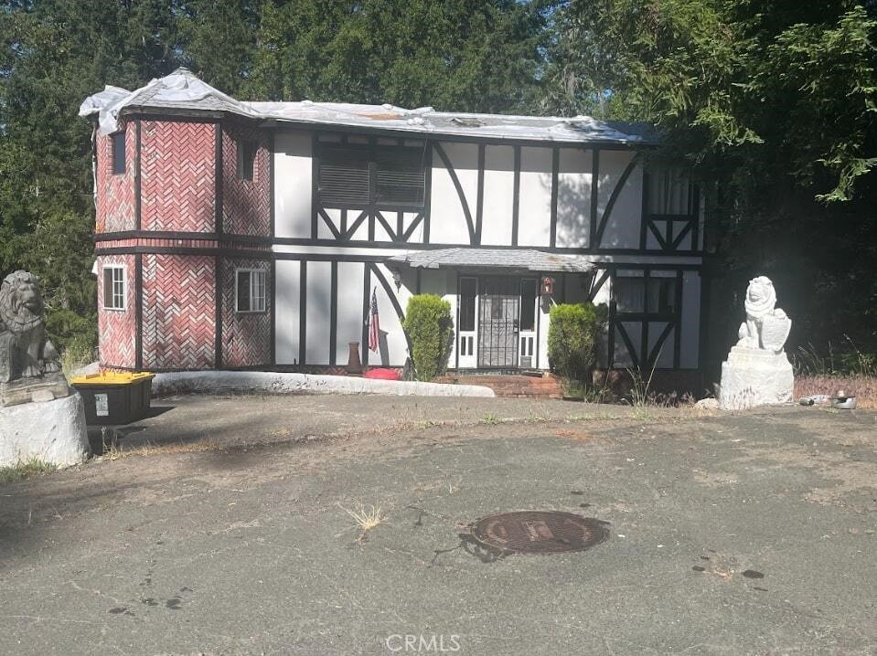 A property available for sale at 25780 Porro Court, Willits, CA 95490.