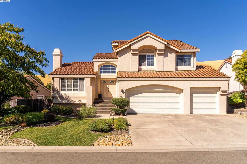 A property available for sale at 3270 Formby Ln, Fairfield, CA 94534.