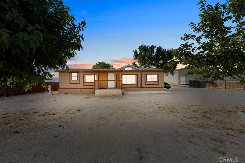 A property available for sale at 27947 Highway 119, Taft, CA 93268.