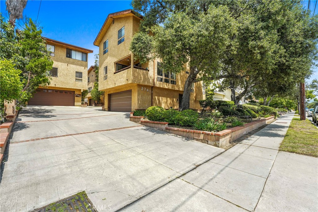 A property available for sale at 2741 Hermosa Ave B, Montrose, CA 91020.