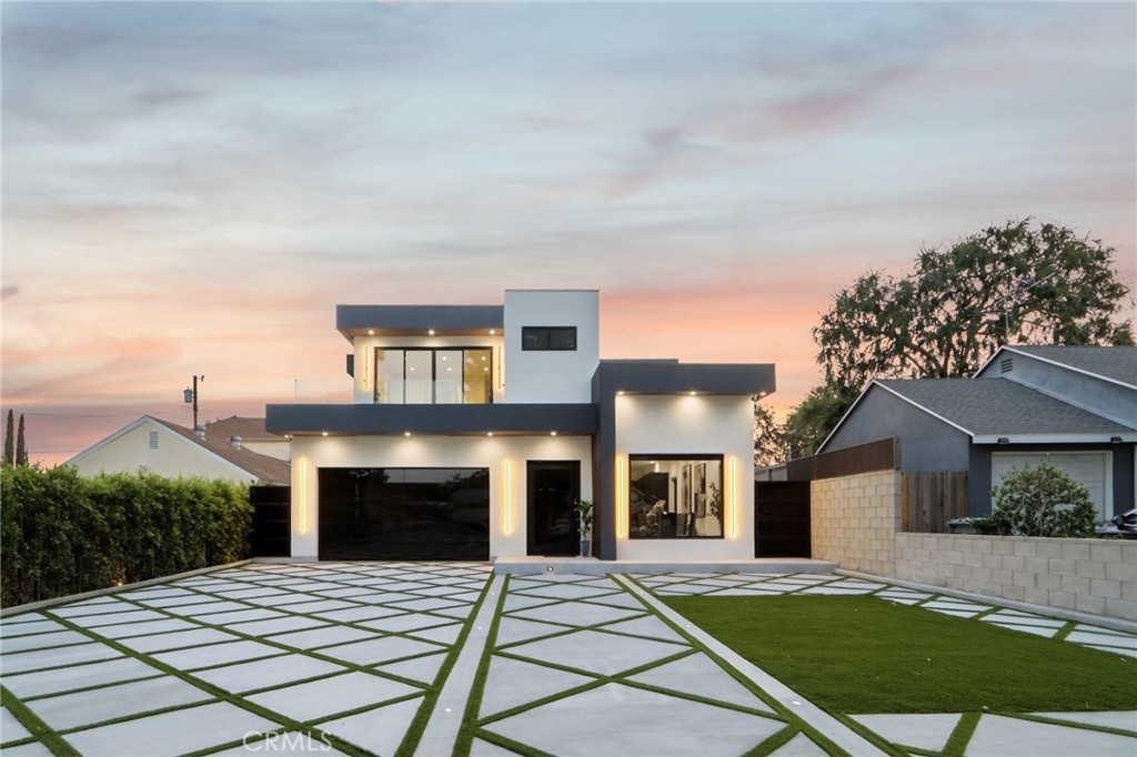A property available for sale at 2227 N Lamer Street, Burbank, CA 91504.