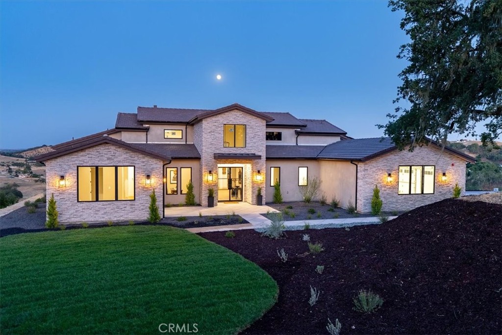 A property available for sale at 1755 Burnt Rock Way, Templeton, CA 93465.