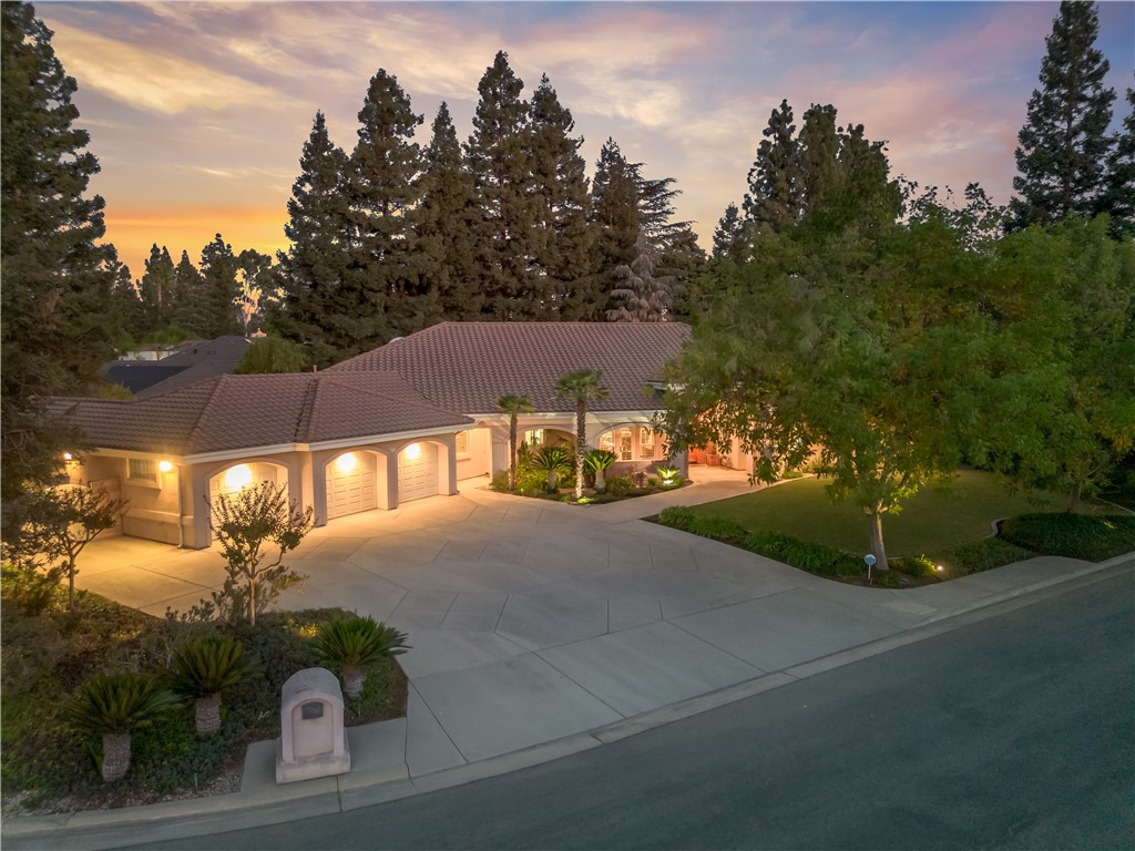A property available for sale at 6660 N St Catherine Court, Fresno, CA 93711.