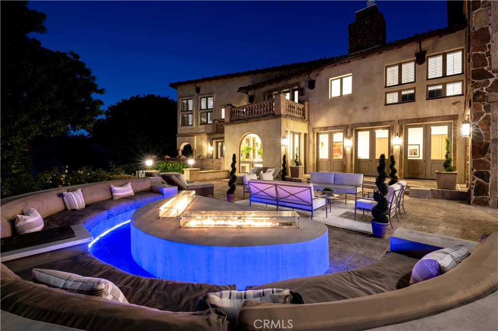 A property available for sale at 206 N Carolwood Drive, Los Angeles, CA 90077.