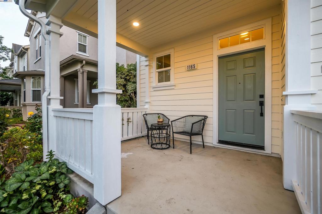 A property available for sale at 1165 Cottage Ln, Hercules, CA 94547-2703.