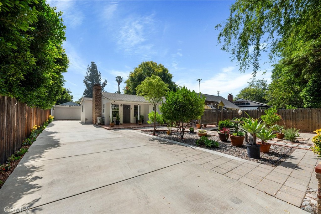 A property available for sale at 5626 Buffalo Avenue, Valley Glen, CA 91401.