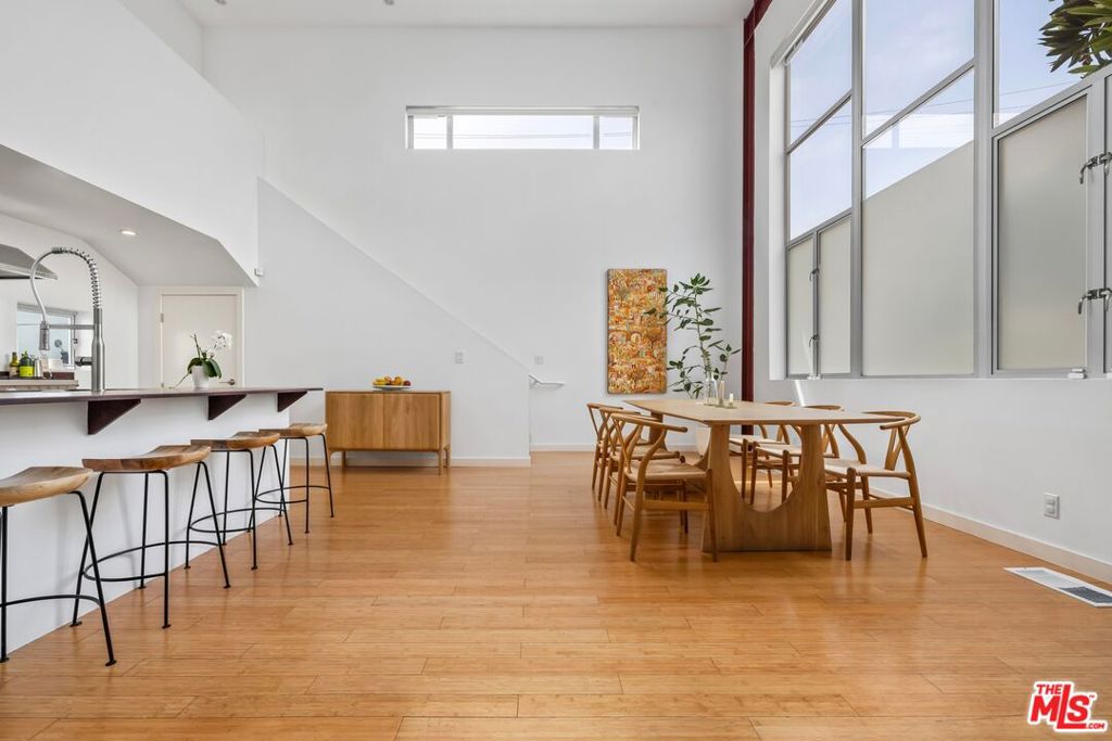 A property available for sale at 540 1/2 Vernon Avenue, Venice, CA 90291.