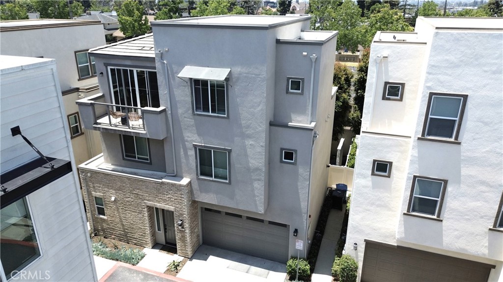 A property available for sale at 533 Daniel Freeman Circle, Inglewood, CA 90301.
