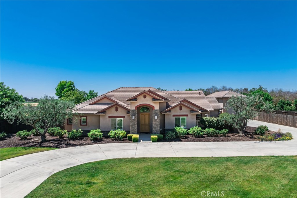 A property available for sale at 13611 Francisco Drive, Hanford, CA 93230.