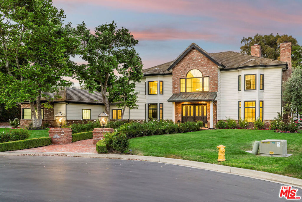 A property available for sale at 11060 Hildreth Court, Camarillo, CA 93012.