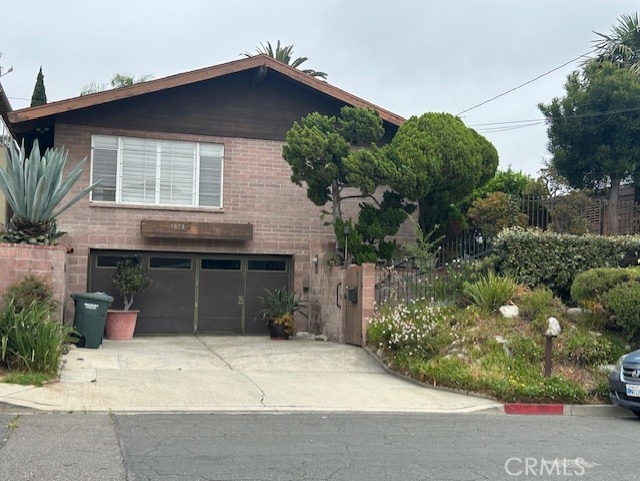 A property available for sale at 1878 Molino Avenue N, Signal Hill, CA 90755.