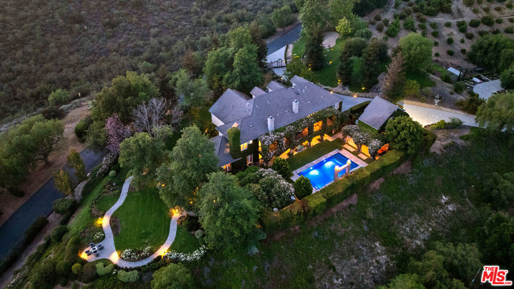 A property available for sale at 13418 Nightsky Drive, Camarillo, CA 93012.