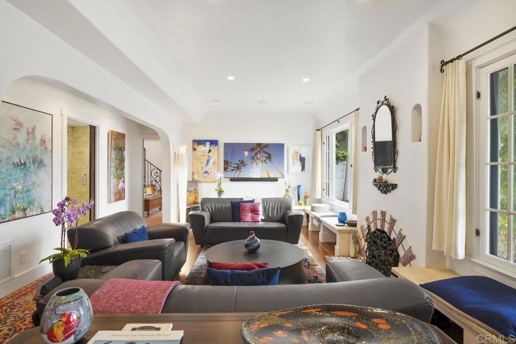 A property available for sale at 308 Sunset Drive A, Encinitas, CA 92024.