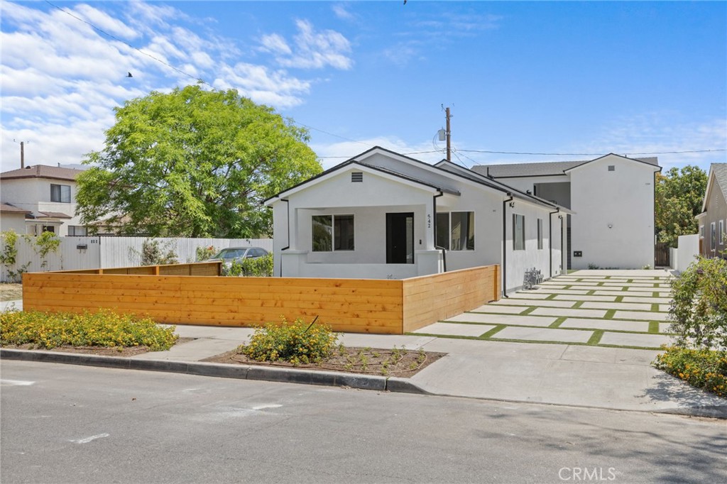 A property available for sale at 542 N Keystone Street, Burbank, CA 91506.