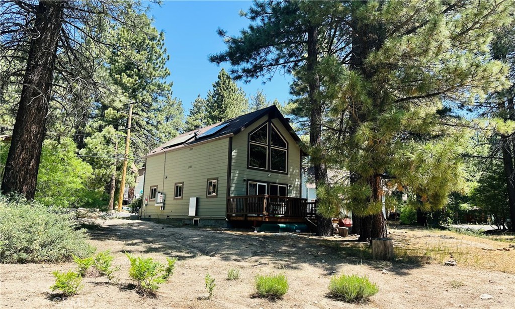 A property available for sale at 33355 Lakeside Drive, Green Valley Lake, CA 92341.
