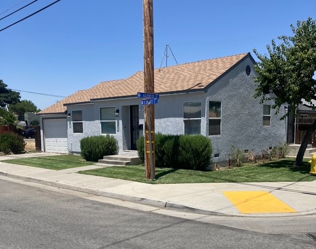 A property available for sale at 385 E Valley Street, Coalinga, CA 93210.