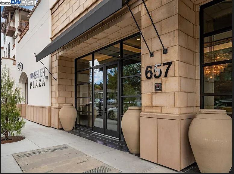 A property available for sale at 657 Walnut St 325, San Carlos, CA 94070.