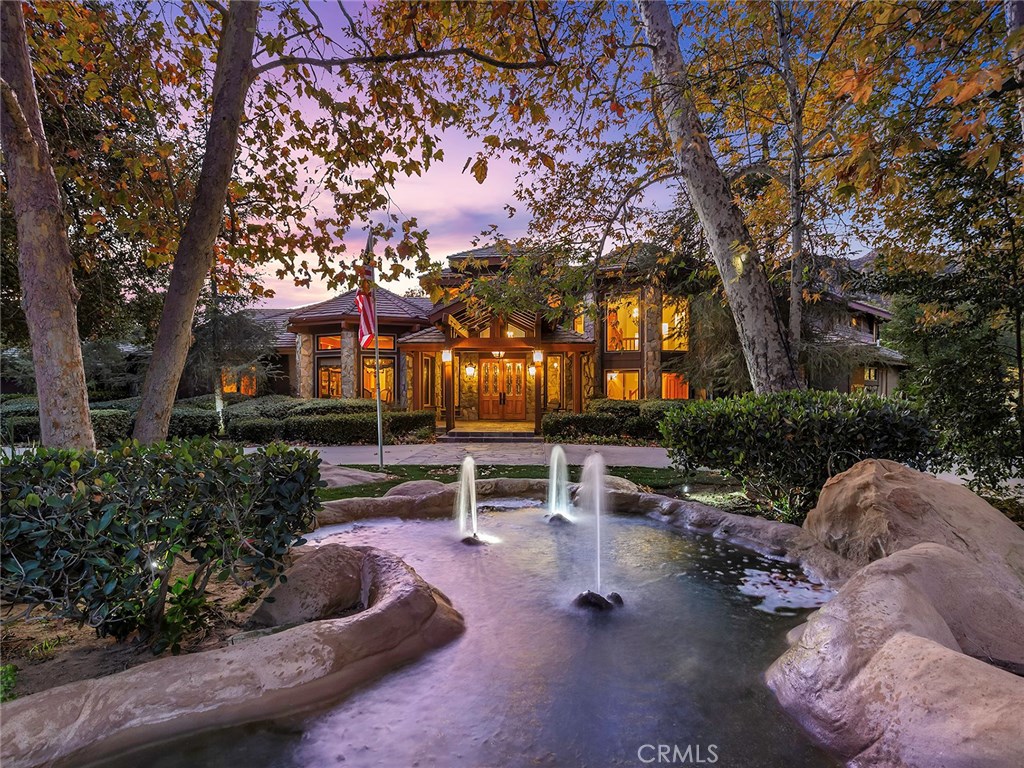 A property available for sale at 11485 Awenita Court, Chatsworth, CA 91311.
