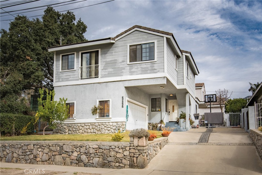 A property available for rent at 2527 Piedmont Avenue, Montrose, CA 91020.