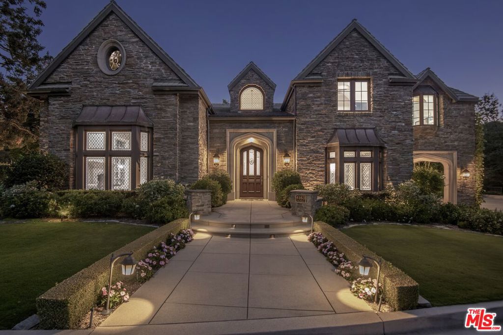 A property available for sale at 4163 Oak Place Drive, Westlake Village, CA 91362.
