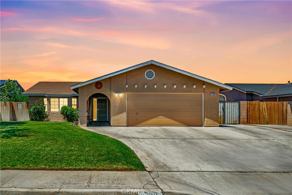 A property available for sale at 729 N Sunland Drive, Ridgecrest, CA 93555.