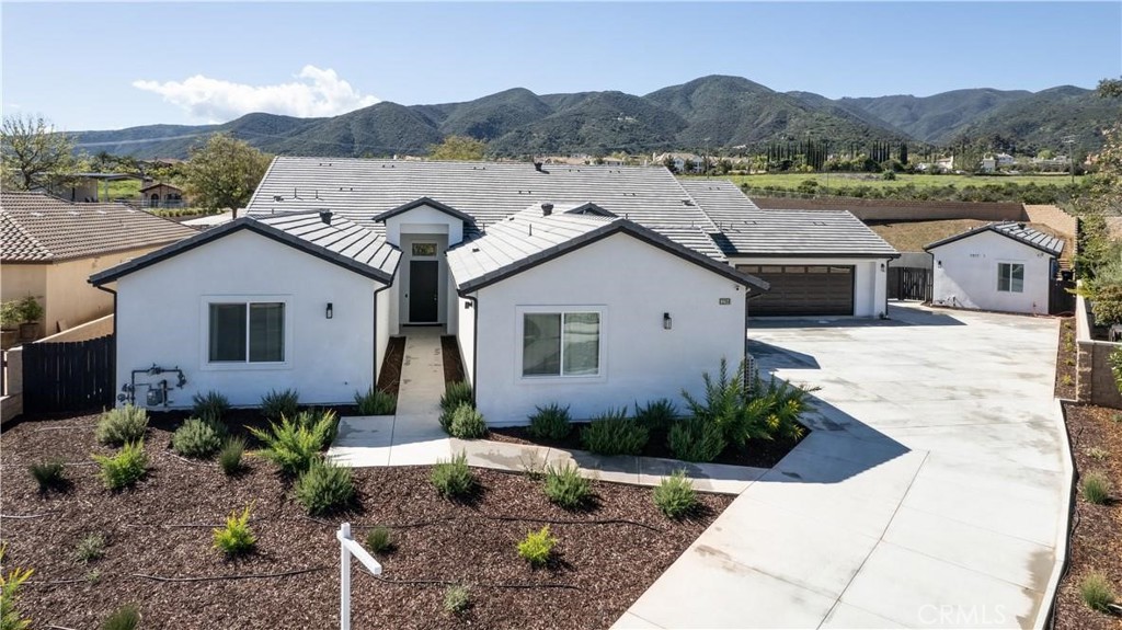 A property available for sale at 1204 Arbenz Circle, Corona, CA 92881.