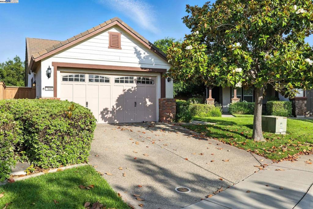 A property available for sale at 7444 Abbey Circle, Elk Grove, CA 95757.