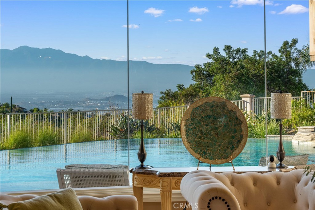 A property available for sale at 423 Cleveland Way, Corona, CA 92881.